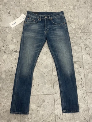 Helt Nya Dondup ICON  - Helt Nya Dondup ICON jeans || Storlek 29 || Nypris ca 3000kr || Mitt pris 1299kr || Tveka inte på att höra av dig vid frågor eller funderingar 