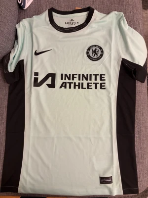 Chelsea Storlek S - Chelsea  tröja skriv i chatten för mer info helt ny och oanvänd med prislapp.