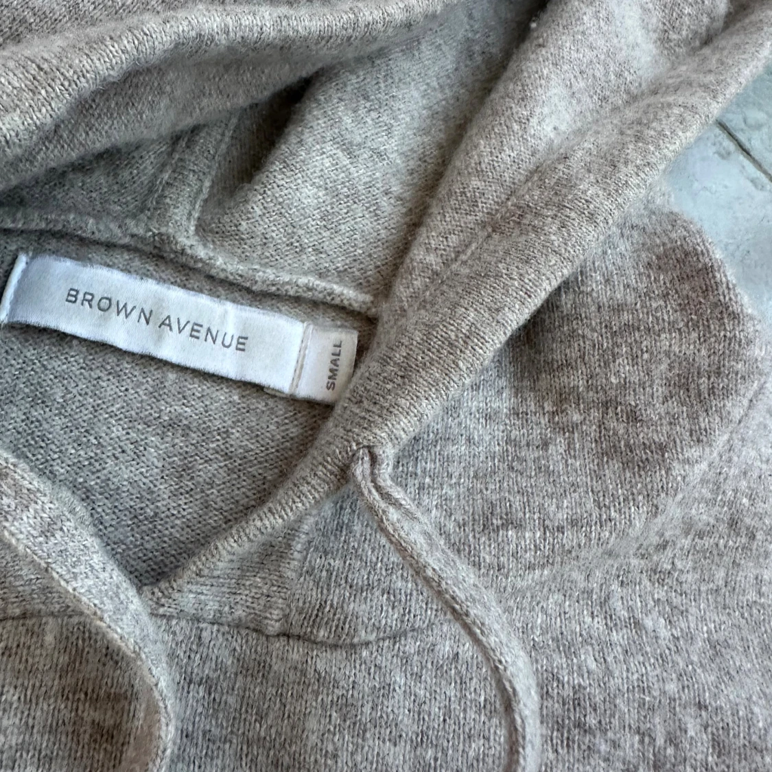 Grå hoodie från Brown Avenue - 1