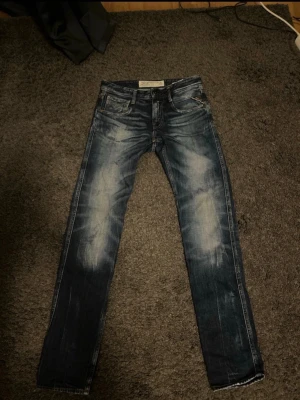 Replay Anbass Jeans - Säljer dessa replay anbass jeans i storlek 28/32. De är i väldigt bra skick.  Storlek 28/32