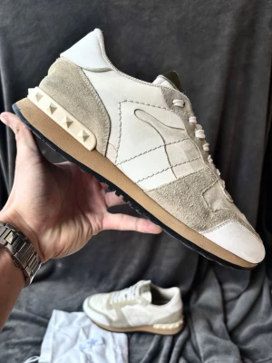 Valentino rockrunner skor - Originalstorlek 41, passar oftast mot 42, fråga om innermått vid osäkerhet | ingår: dustbag
