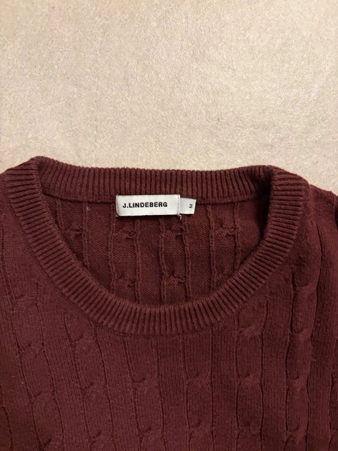Mörkröd stickad tröja från Lindbergh - 2