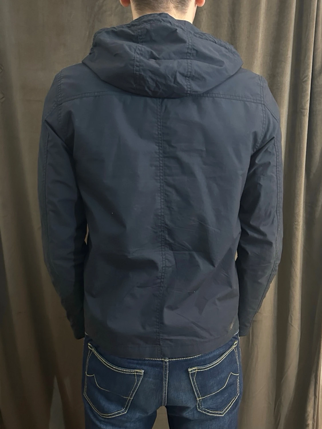 Mörkblå vindjacka med huva - 2