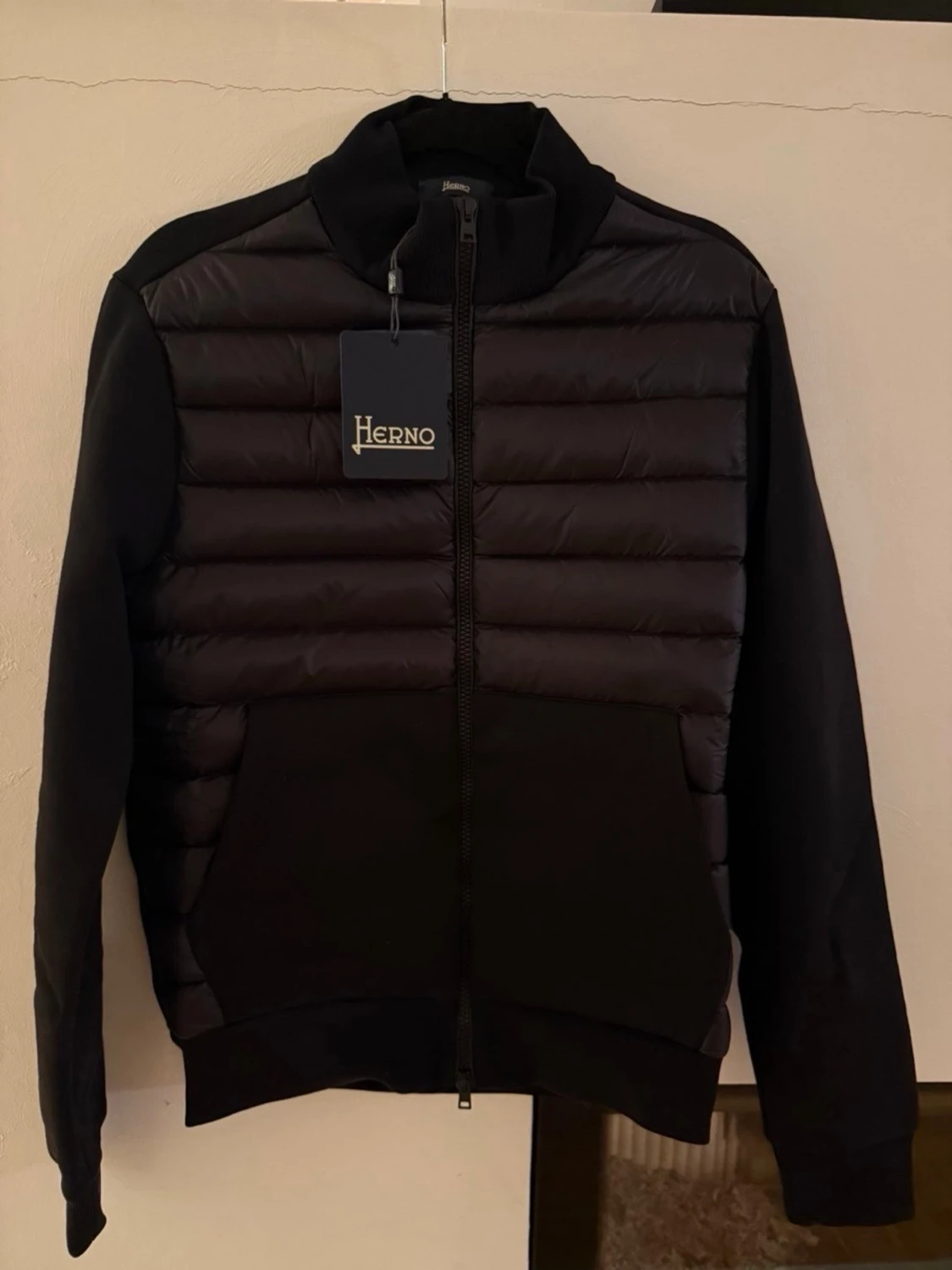 Svart pufferjacka från Herno
