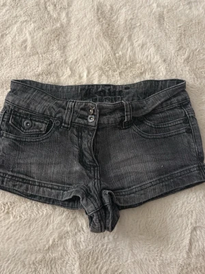 Jeansshorts - Så snygga lågmidjade jeansshorts som passar xs/s