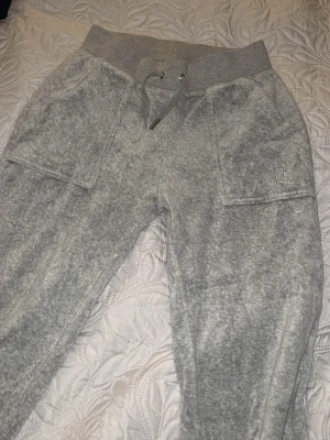 Juicy couture byxor  - Juicy couture byxor i grå, storlek xxs