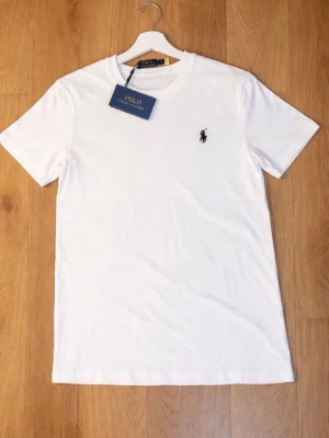 Polo Ralph lauren t-shirt vit  - Helt nya med pris lapp. Storlek S. True to size 