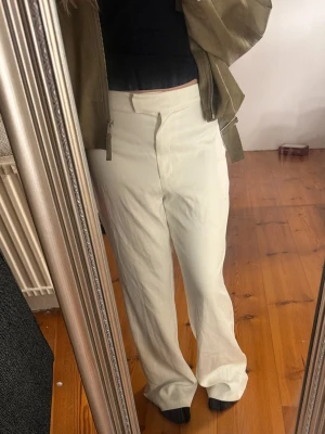 Vida vita kostymbyxor - Snygga vita kostymbyxor 