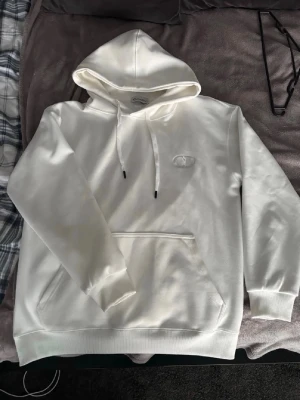 CD hoodie vit - Säljer CD hoodie, helt ny pris kan diskuteras 