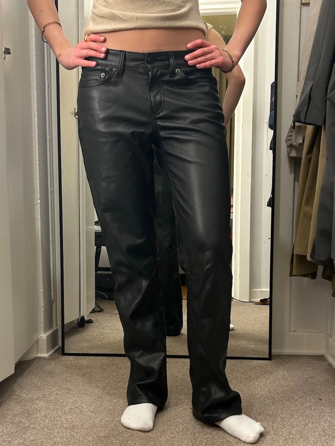 Svarta raka skinnbyxor