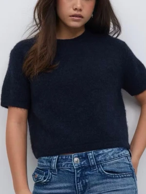 Mörkblå kortärmad stickad tröja - En enkel och stilren mörkblå stickad tröja med korta ärmar & rund hals!!💙passar xs/s