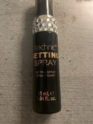 Technic Setting Spray - Setting spray från technic. Ungefär 3/4 kvar