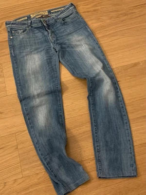 Jacob Cohen Jeans  - Säljer ett par riktigt snygga och eftertraktade jeans. Raw Demin Jacob Cohën jeans. Skicket är 8/10. Storleken är 30. Priset kommer vara 699kr men kan sänkas.