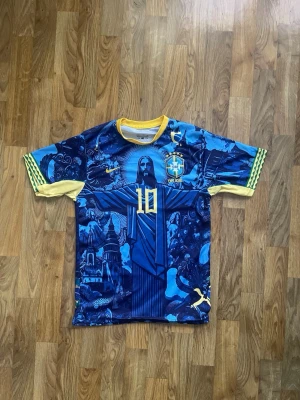 Brasilien fotbollströja/Brazylijska koszulka piłkarska - 📊Färg: Blå                                                               📏Storlek: 158/170                                        ♻️Skick: 10/10, inga defekter                               🧵Material: Polyester