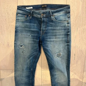 Jack & Jones jeans  - Modell: slim fit / Glenn | skick: 9/10 | Priset kan diskuteras, vid fler funderingar är det bara att höra av sig. 