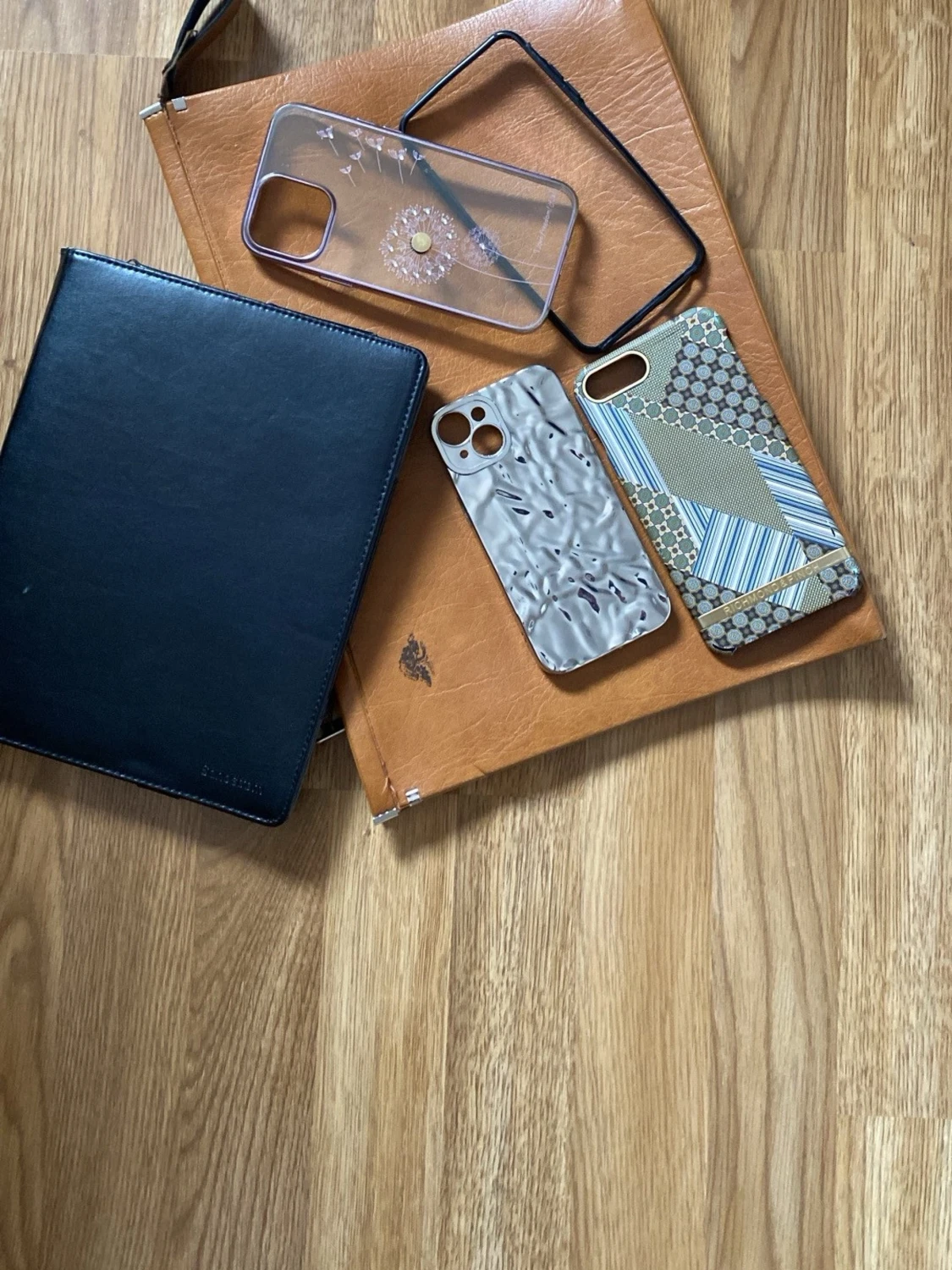 Flera unika mobilskal i olika mönster