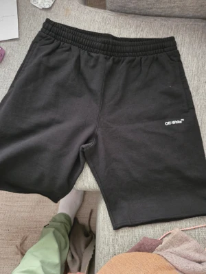Off-white shorts  - Helt nya och oanvända Off-white shorts. Självklart äkta. 