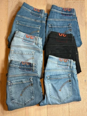 6x DonDup jeans george ( w30-34) - Dondup jeans George. Bulk= billigare. Styck=dyrare. 3100 kr för alla 6 eller st för 550 kr allt för stl 30-34. Skriv till mig!