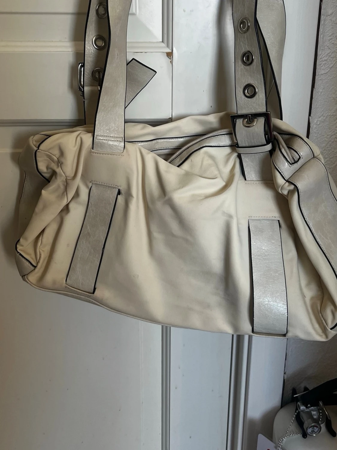 Beige handväska från fiorelli - 1
