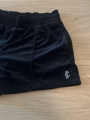Svarta shorts från Juicy Couture🖤 - Bekväma shorts från Juicy Couture😆 Storlek 158