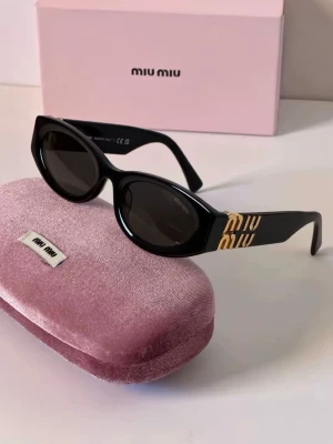 WIUWIU - Fodral och box 