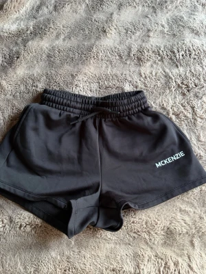 Svarta shorts från McKenzie - Snygga svarta shorts från McKenzie. Aldrig använd. Storlek xs