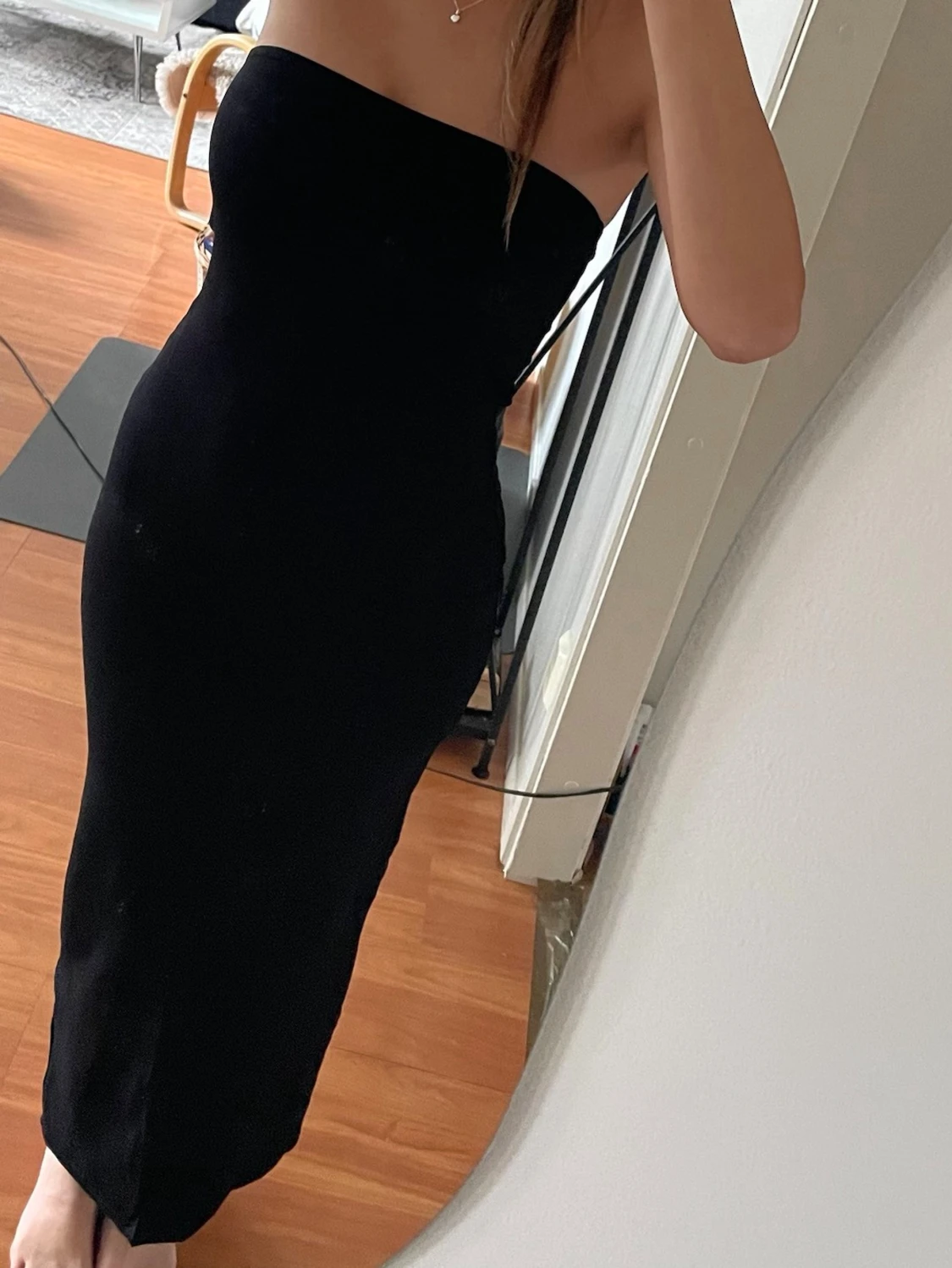 Svart axelbandslös långklänning - 3