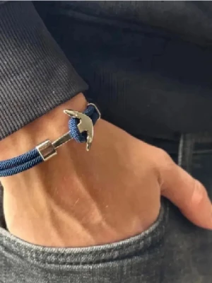 Majestic Garments armband  - Ameband av Majestic Garments! Helt nya finns i tre olika färger! Endast 129kr! Fåtal kvar i lager så passa på innan de är för sent! 