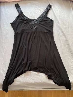 2000’s top - Topp från början av 2000-talet från Kappahl. Mjukt material, tvättlappen är avklippt💕
