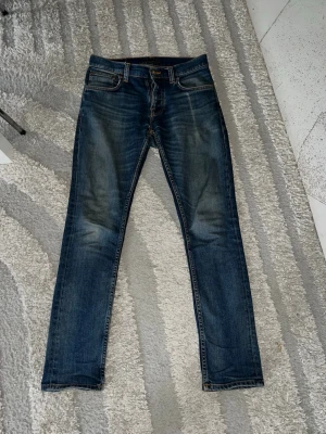 Nudie Jeans  - Nudie jeans i storlek W28 L30.  Modell Grim Tim