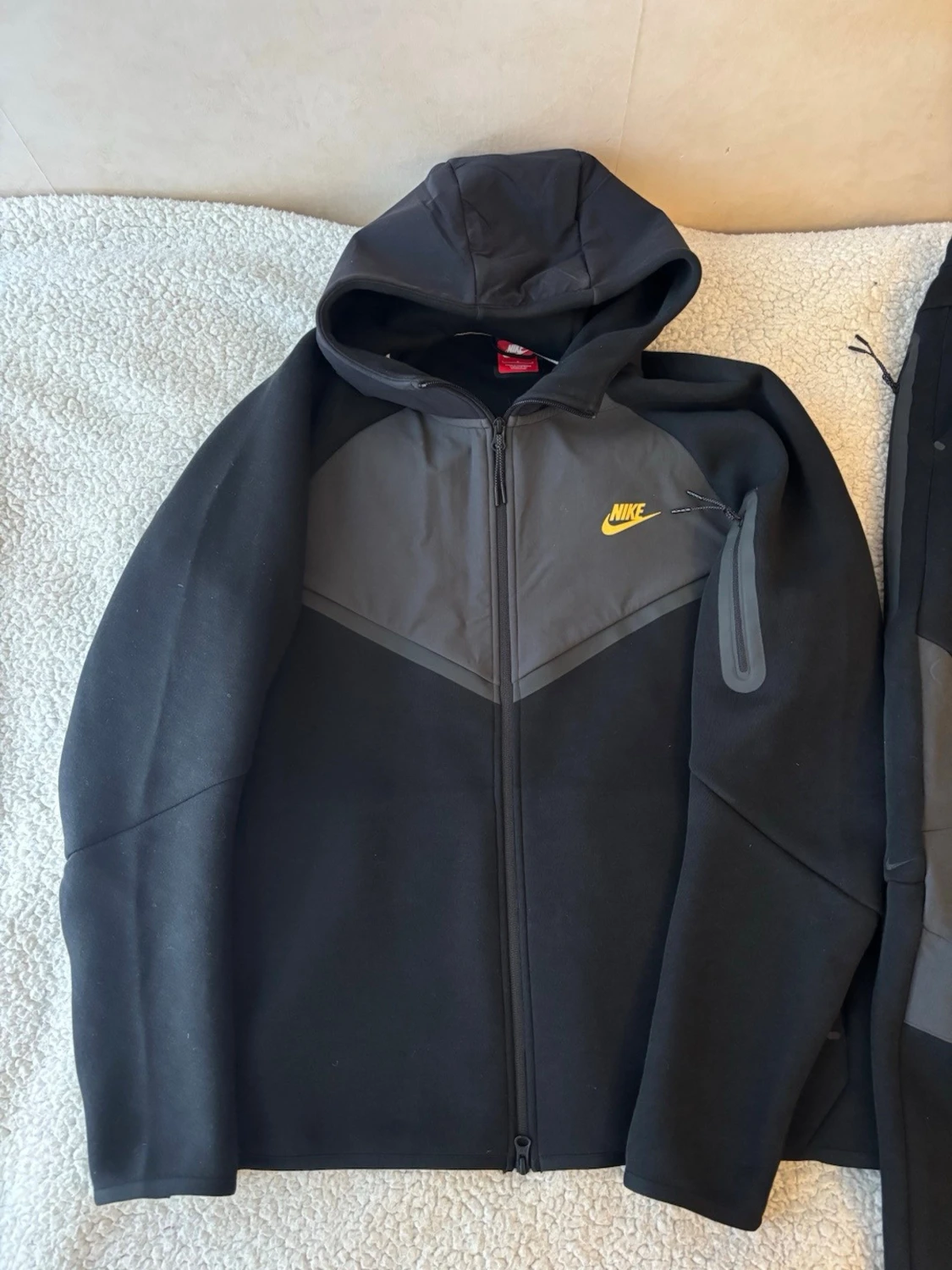 Nike Tech Fleece - 1