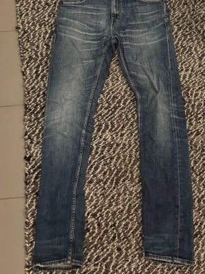Tiger of Sweden pistolero jeans - Ett par snygga tiger of Sweden pistolero jeans i en riktigt snygg tvätt! Storlek 29/32. Nypris 1499 kronor. För fler bilder är det bara att skriva. 