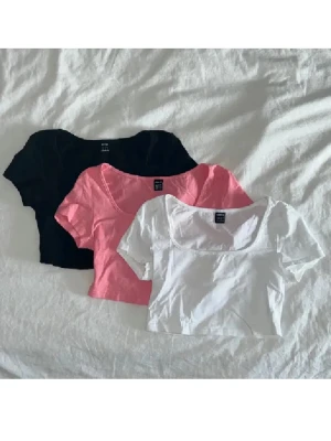 Baby tees - Strl XS. Alla 3 för 50 kr.