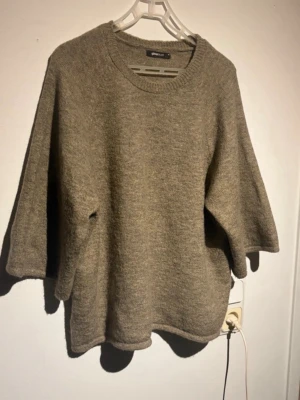 Stickad tröja ifrån Gina tricot - Använd 2 gånger fint skick