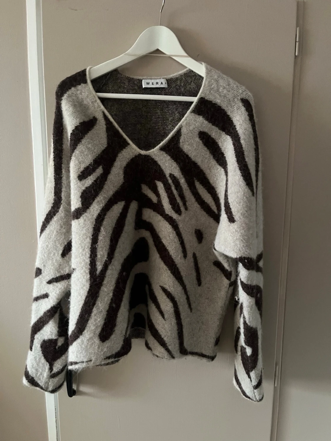 Zebramönstrad stickad tröja Wera