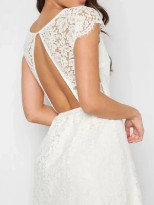 Studentklänning  - Super fin helt ny studentklänning, lapp kvar på och aldrig använt. Storlek 38 