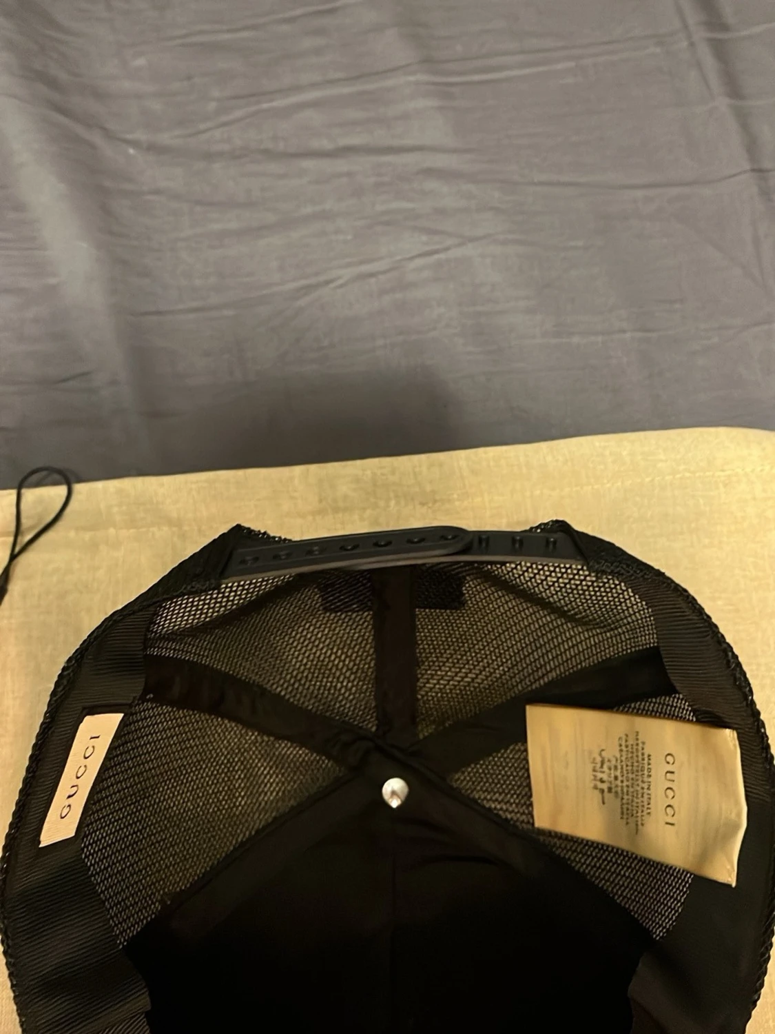 Svart keps från Gucci med meshdetaljer - 3