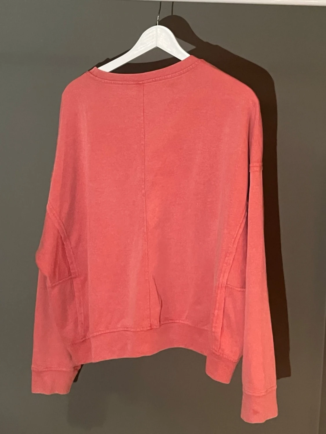 Korall sweatshirt med blomapplikation - 3