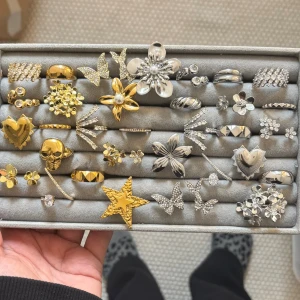 Mixade ringar i guld och silver - Skriv för pris 