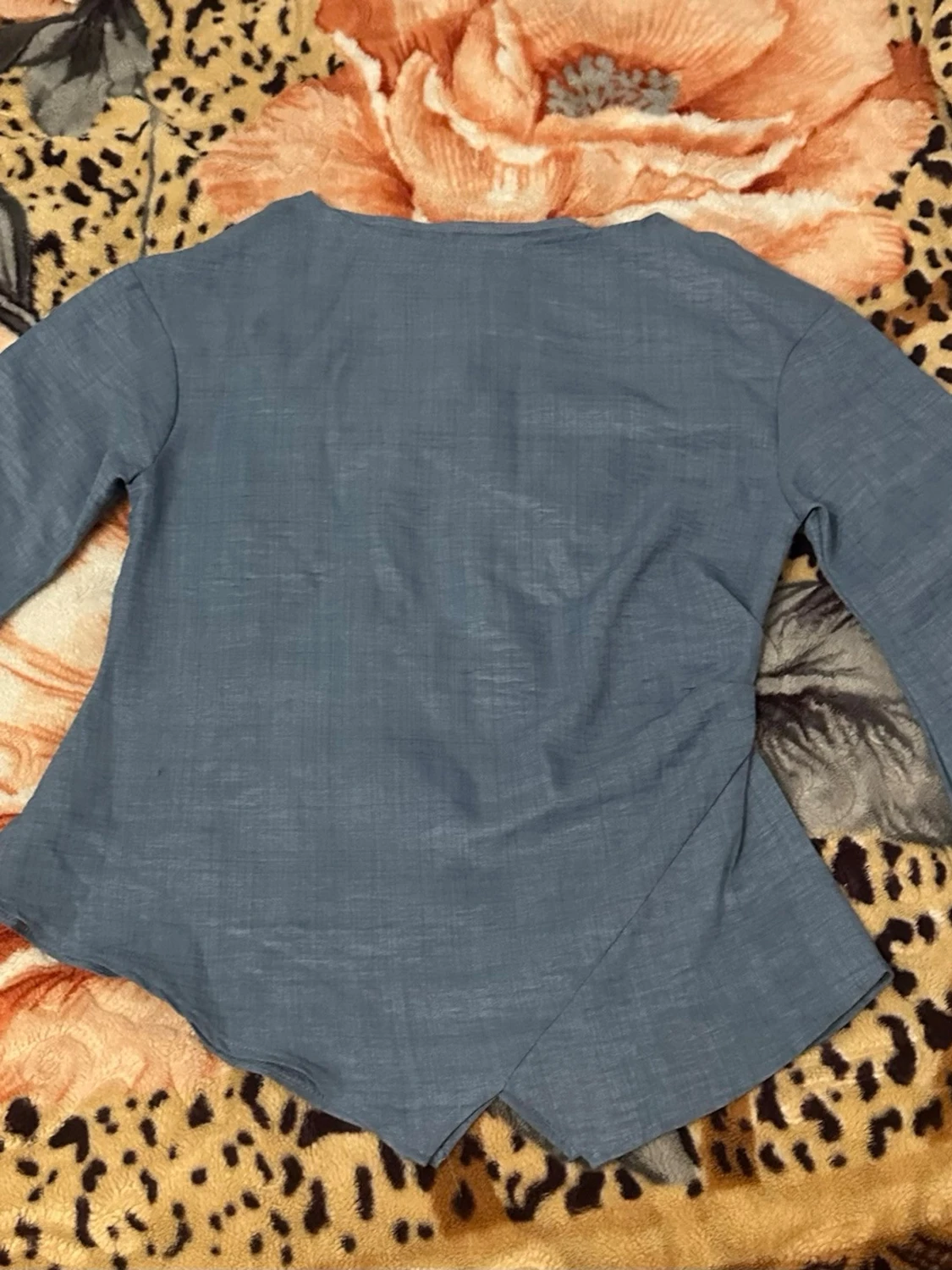 Blå asymmetrisk blus med långa ärmar - 1