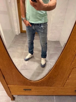 Replay jeans  - Ett par snygga byxor från Replay i storlek W29 L32 i modellen Anbbas 