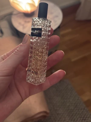 Valentino Donna Born In Roma parfym - Liten valentino parfym perfekt för att ha i handväskan.