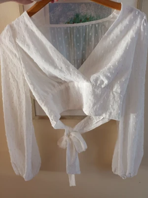 Klädpaket 7 toppar storlek S svart vit - 7 stycken toppar storlek , alla i bra skick.