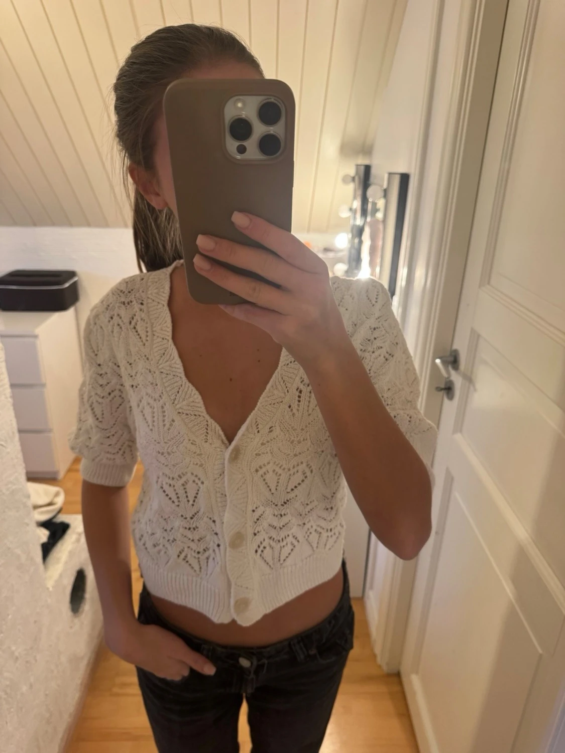 Vit kortärmad stickad kofta