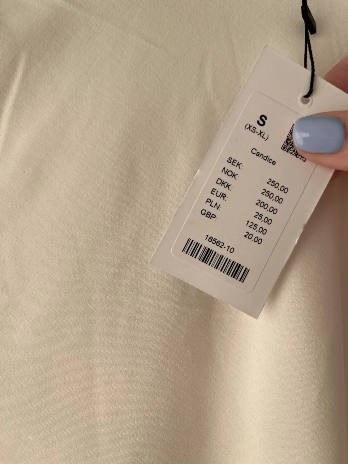 Vit draperad klänning  - 2