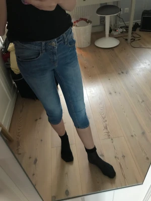 ”Detroit by Lindex” slim short pants - Tighta kort-byxor, passar på sommaren!