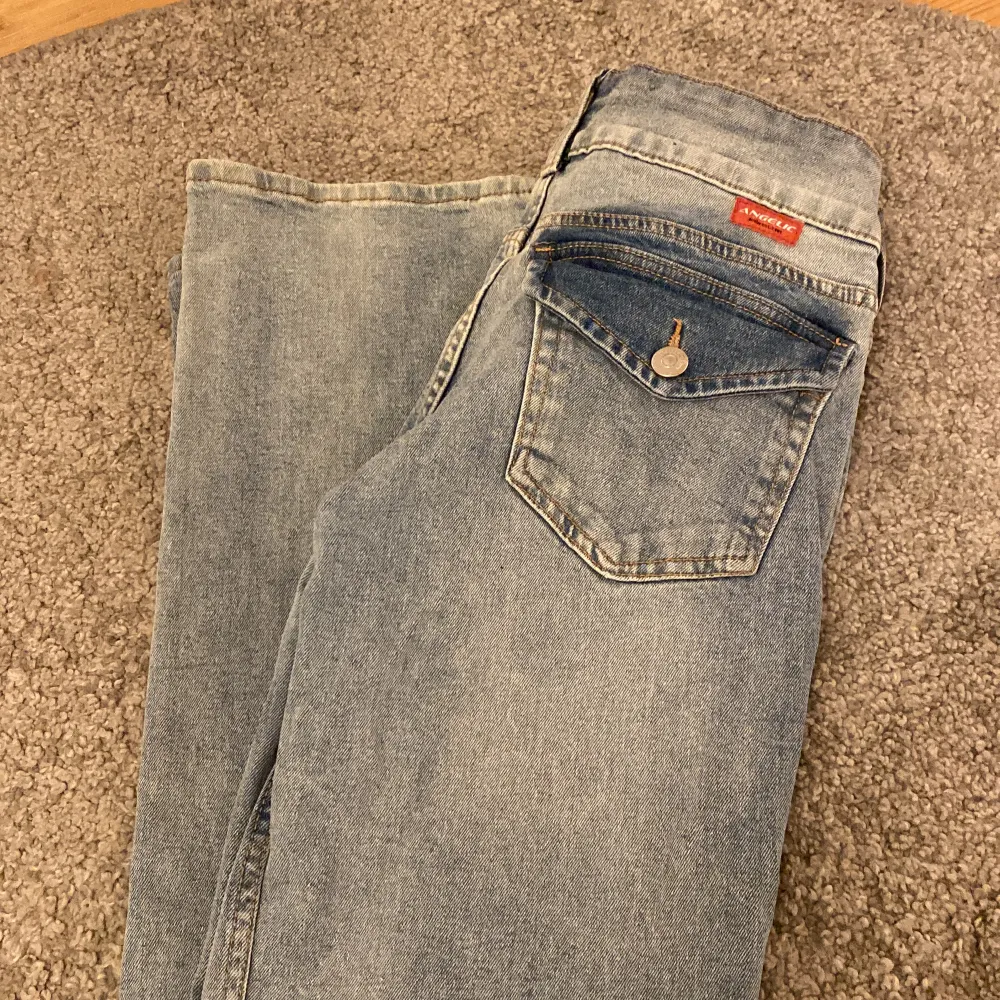 Lågmidjade jeans storlek 38, funkar på mig som har 36.. Jeans & Byxor.