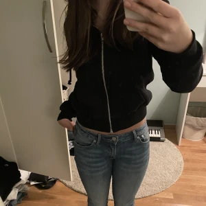 hoodie - skön svart ”cropad” hoodie💋