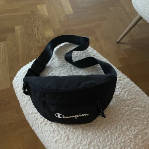 Champions  - Helt oanvänd bältväska från champions 