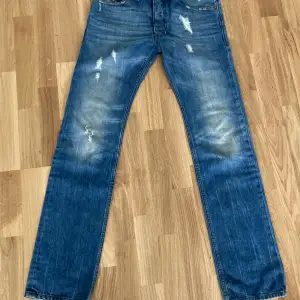 Sonens Diesel jeans som är som nya.  Storlek finns på bild.  Pris. 280kr